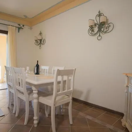 Daire Beautiful Il Giardino Degli Oleandri One Bedroom Premium Apartment Sleeps 4 Liscia di Vacca