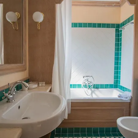 Beautiful Il Giardino Degli Oleandri One Bedroom Premium Apartment Sleeps 4 شقة