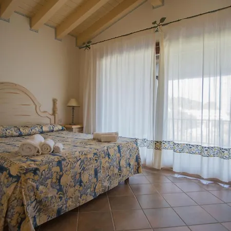 Beautiful Il Giardino Degli Oleandri One Bedroom Premium Apartment Sleeps 4 شقة *