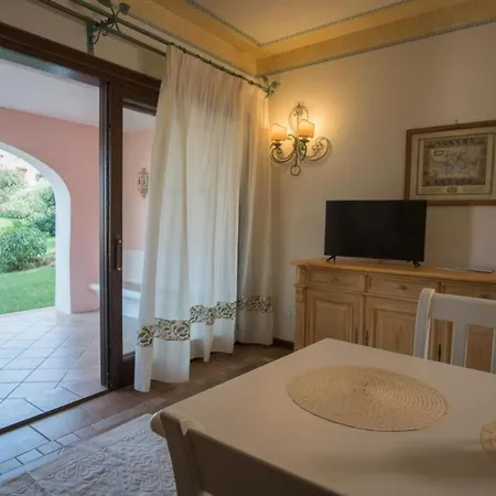 Beautiful Il Giardino Degli Oleandri One Bedroom Premium Apartment Sleeps 4 * ليسيا دي فاكا